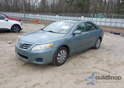 2010 Toyota Camry Le z USA, uszkodzony, nr VIN 4T1BF3EK4AU526821